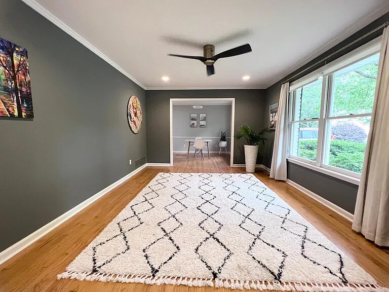 Entry room - 5005 N Hills Dr