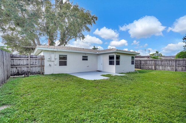 Building Photo - 261 NE 45th St