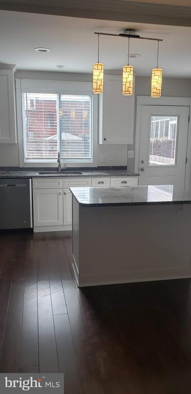 Building Photo - 1103 Morse St NE