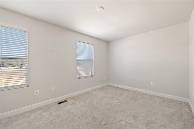 Building Photo - 1 month free with 24-month lease! Attracti...
