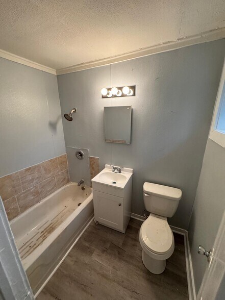 Building Photo - 1302 Dunbar St