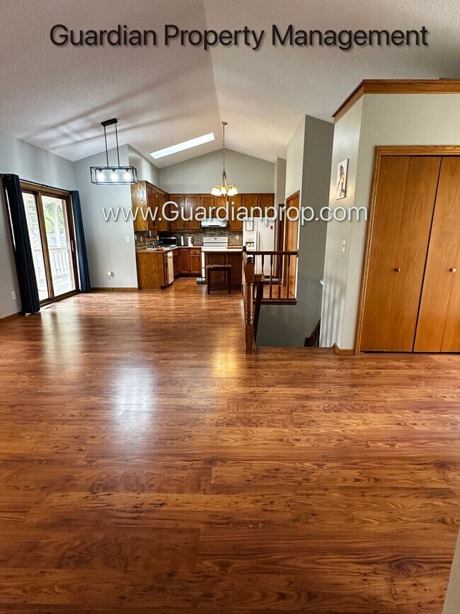 Building Photo - Maple Grove Single Family Home, 2 Car Garage, Dishwasher, Solar, Available Now