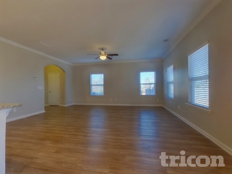 Building Photo - 260 Bonhomme Cir