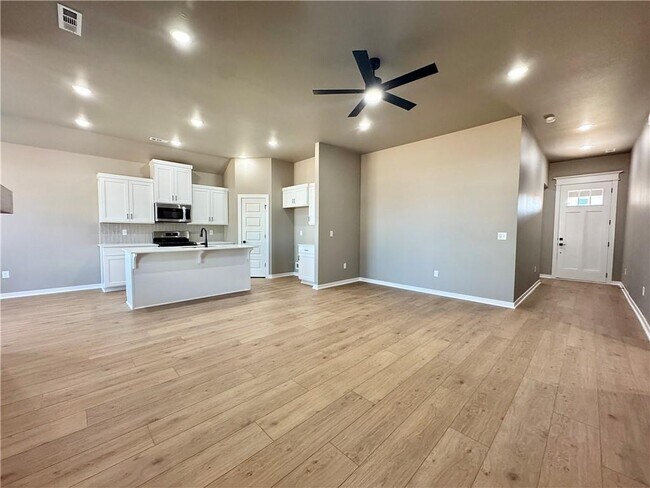 Building Photo - 5900 SW Desert Ave