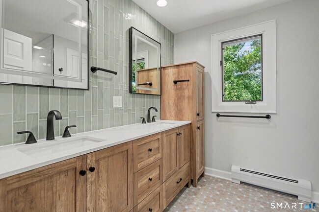 Building Photo - 145 Casmir Dr