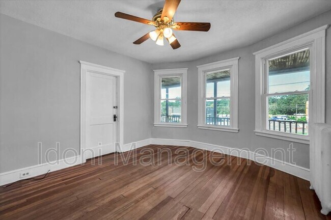 Building Photo - 694 Main St