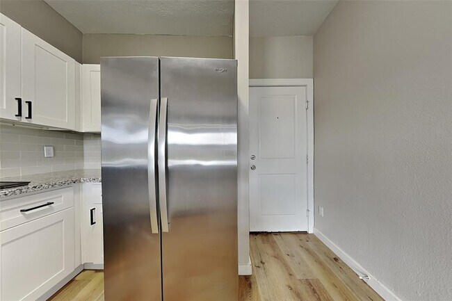 Building Photo - 7447 River Pines Dr