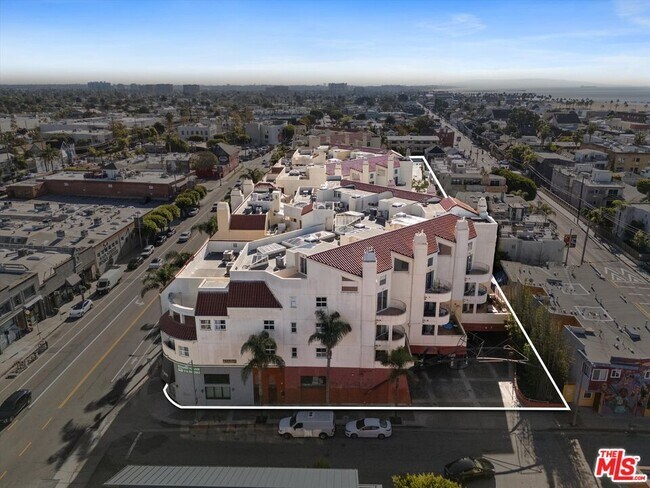 Building Photo - 235 Main St