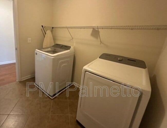 Building Photo - 348 Woodmill Cir
