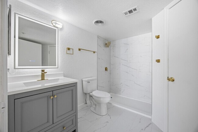 Building Photo - Recently Renovated. 2 bedroom and 2 bath condo at Villa del Sol