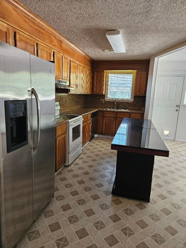 Building Photo - Cute duplex home