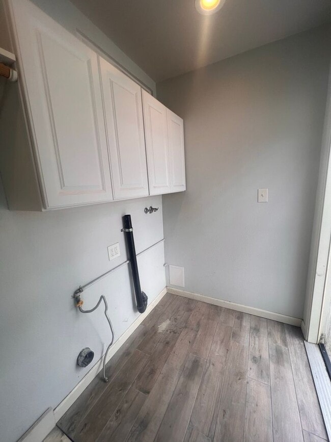 Building Photo - Beautiful 3 Bed / 2 Bath Home with Detached Bonus Space