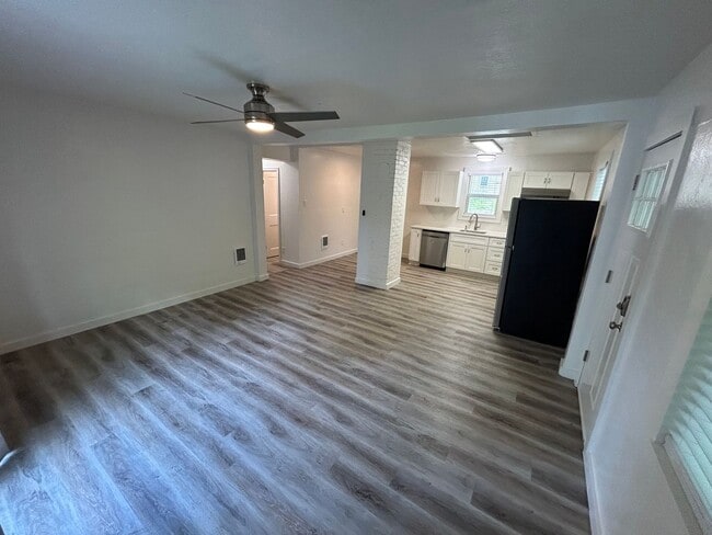 Building Photo - Cute 3 Bed, 1 Bath Home in Sunset Hill!