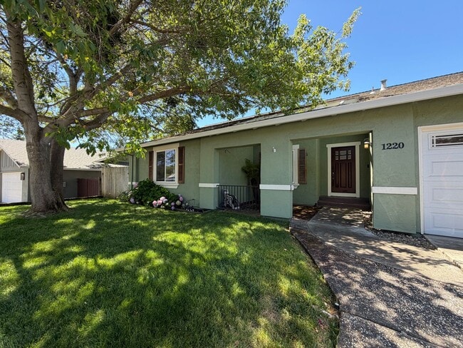 Building Photo - Nicely remodeled 1 bedroom Suite, All utilities paid + WiFi