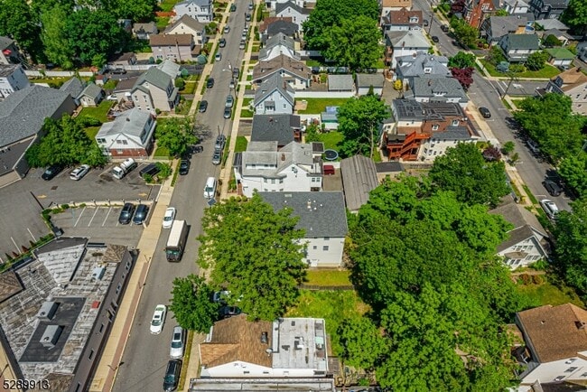 Building Photo - 16 Harris St