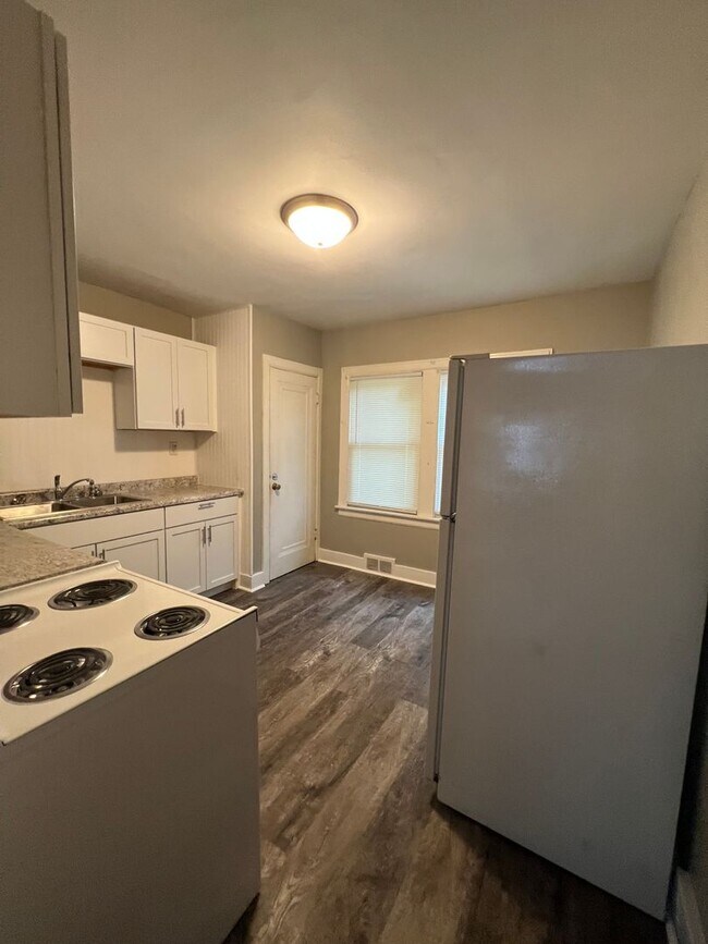 Building Photo - 1704 Farnam St