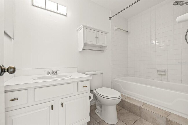 Building Photo - 609 S Glen Ave