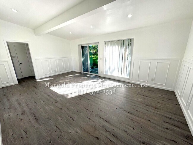 Building Photo - 635den