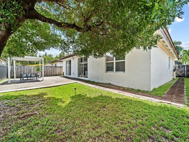 Building Photo - 14815 SW 28 Ln