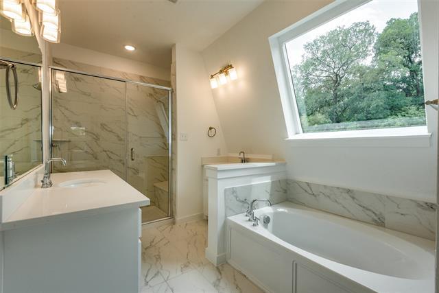 Building Photo - 333 Oakbend Dr