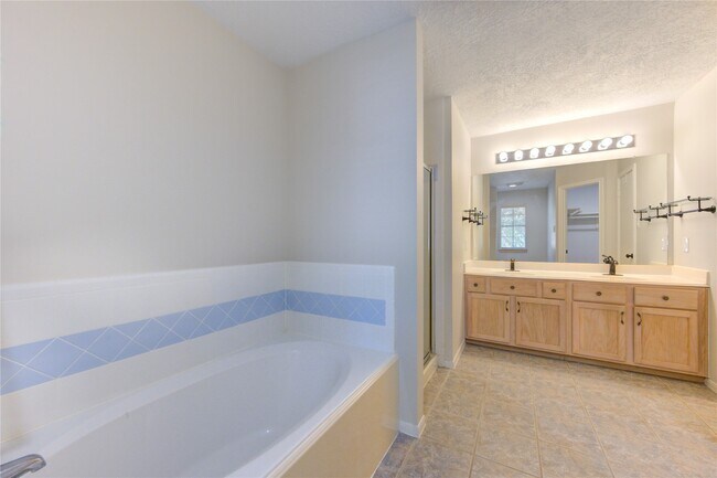 Building Photo - 2518 Calvary Ln