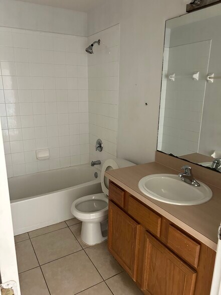 Building Photo - 612 Bluebill Ln