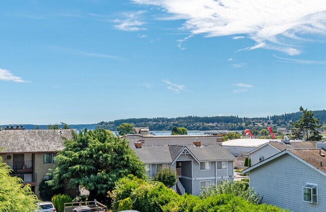 Building Photo - Charming 2-Bedroom Condo with Balcony – Pr...