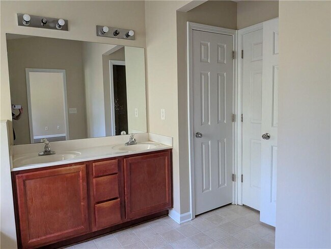 Building Photo - 4624 Windale Dr NW