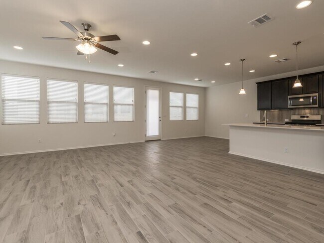 Building Photo - 9101 Garnet Dr