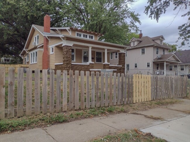 Building Photo - 3 Bed 2 Bath ready to rent!