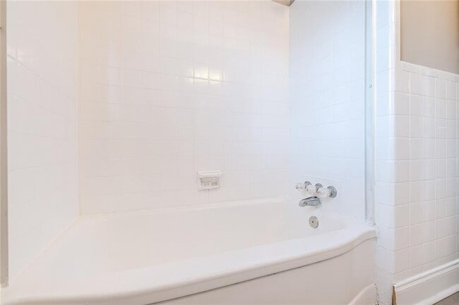 Building Photo - 1376 Westmont Rd SW