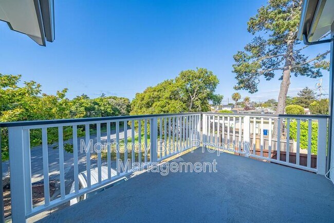 Building Photo - 415 Palo Verde Ave