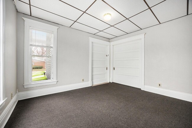 Building Photo - 121 S Clay St