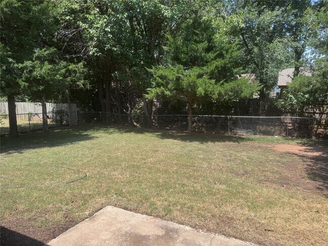 Building Photo - 425 Meadow Lake Dr