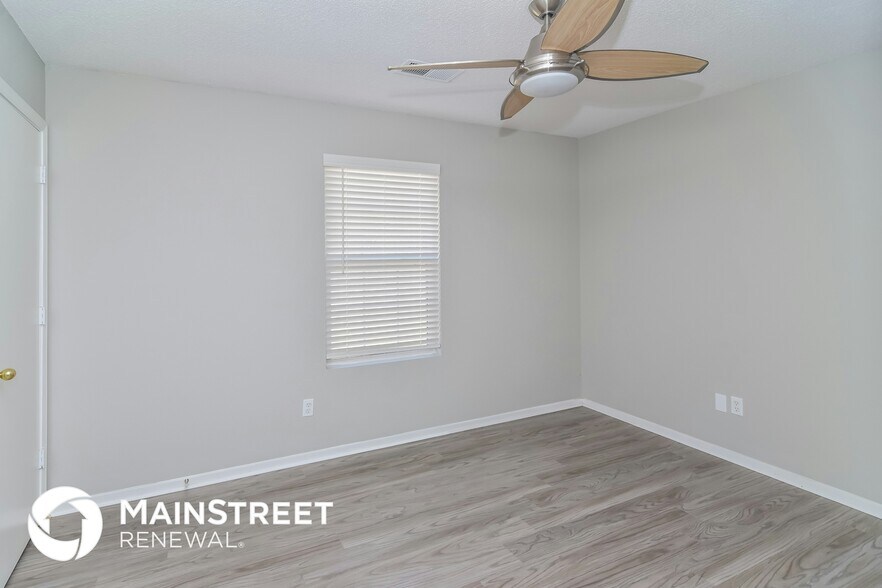 Building Photo - 4734 Waterfront Oak Dr