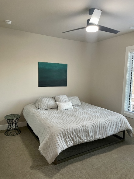 Building Photo - 2705 W Woodlawn Ave