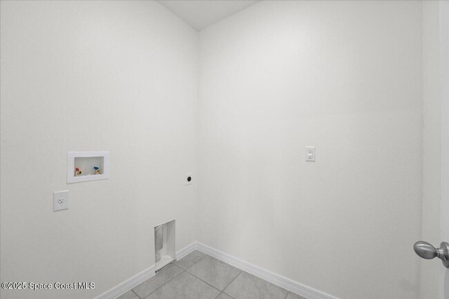 Building Photo - 1854 Capital Dr SE