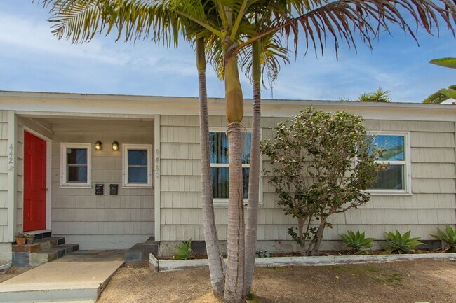 Building Photo - Charming 2 Bed /1 Bath Pacific Beach Duplex Near the Ocean & Bay!