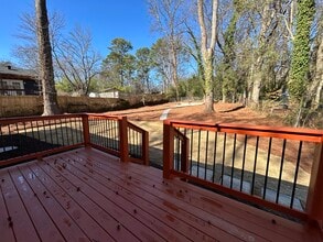 Building Photo - 1226 Beechview Dr SE