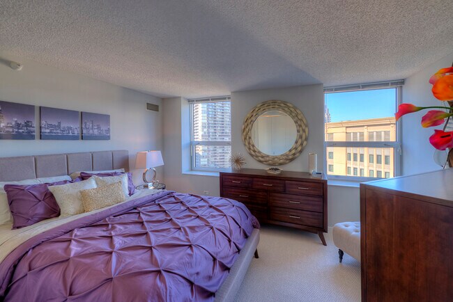 Building Photo - 530 N State St