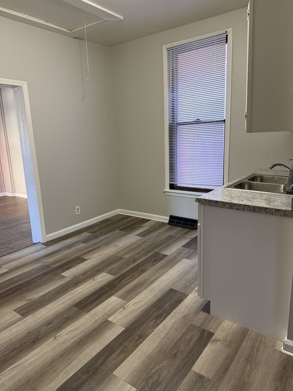 Building Photo - 310 1/2 Western Ave.