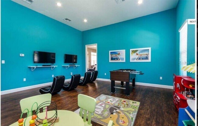 Building Photo - 9004 Shine Dr