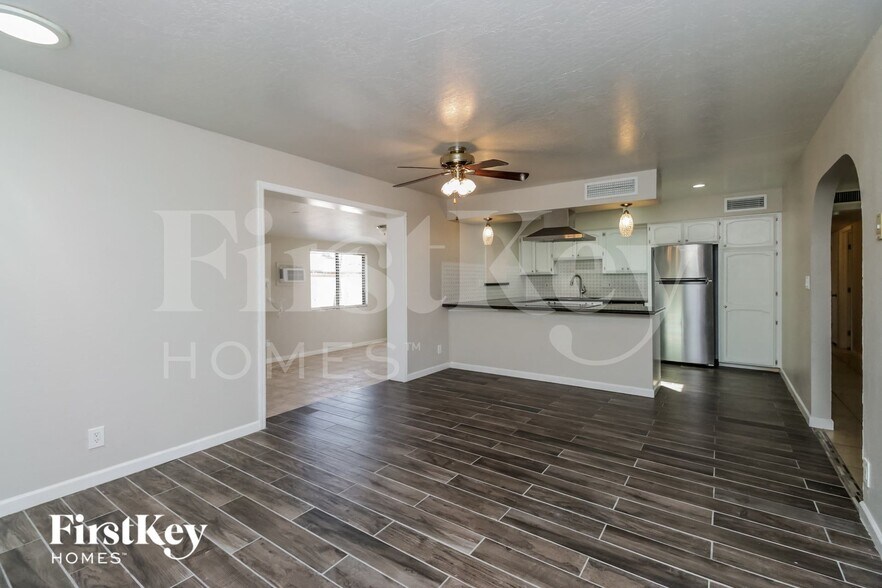 Building Photo - 1707 S Hardy Dr
