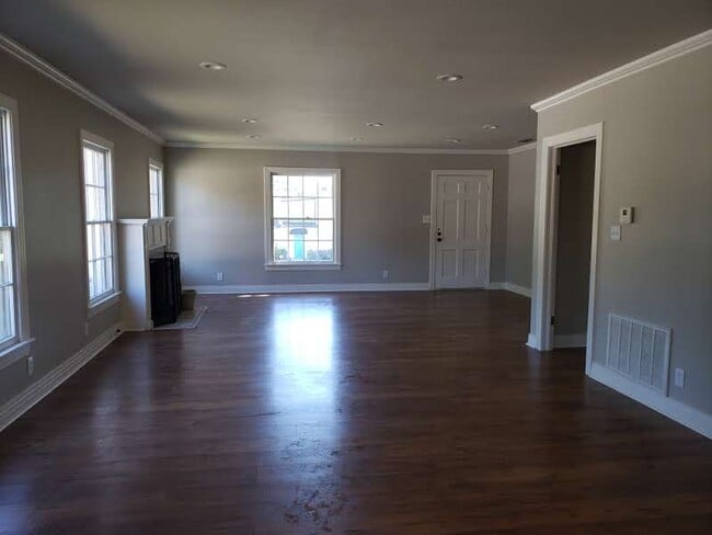 Building Photo - 1521 S Wall Ave