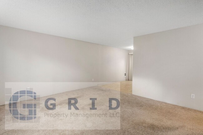Building Photo - Two Bedroom Apartment Available - Private Yard Space - $500 MOVE IN SPECIAL!