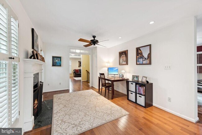 Building Photo - 6603 Forsythia St