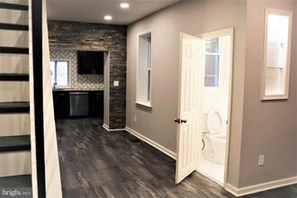 Building Photo - 3119 N Judson St