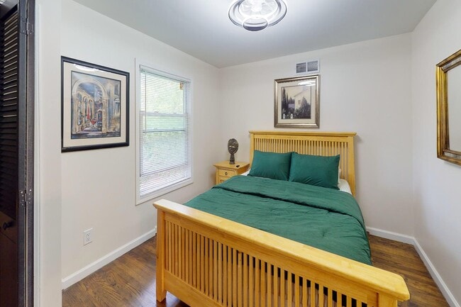 Building Photo - 2002 Ridgemont Rd