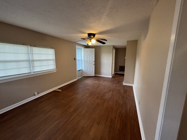 Building Photo - 1077 Williston Rd