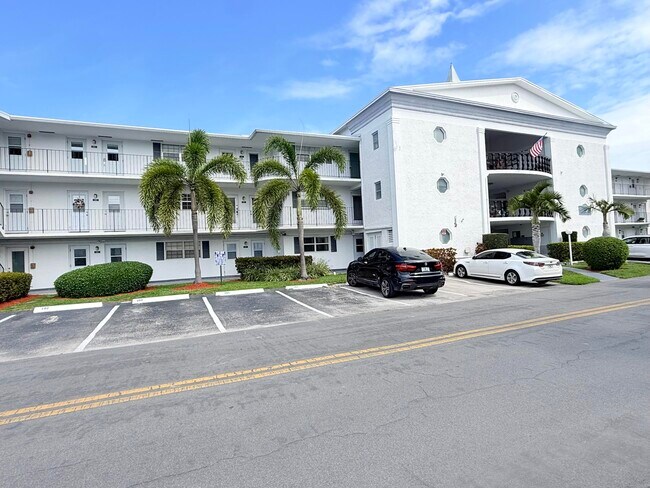 Building Photo - 470 Paradise Isle Blvd